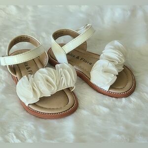 NWOT Felix & Flora - Off White Girl's Sandals, Sz 5